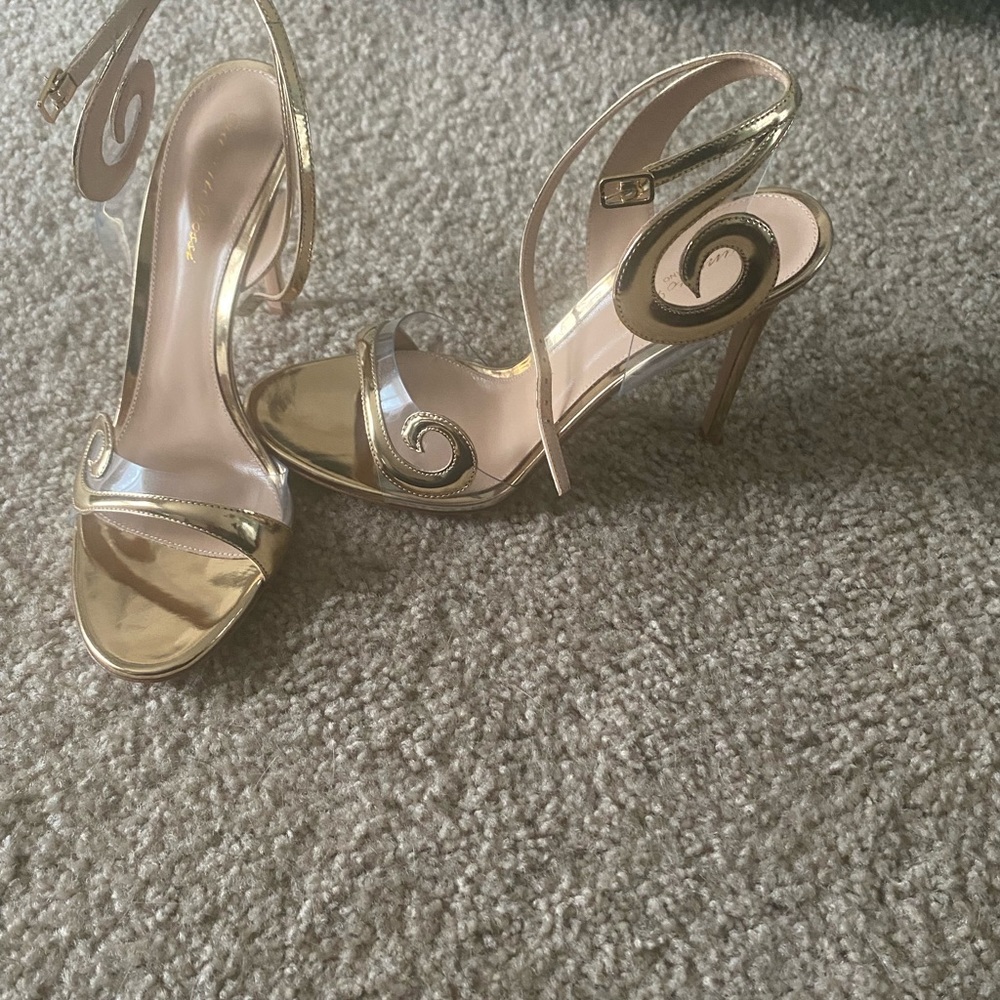 Gianvito Rossi- The perfect gold sandal